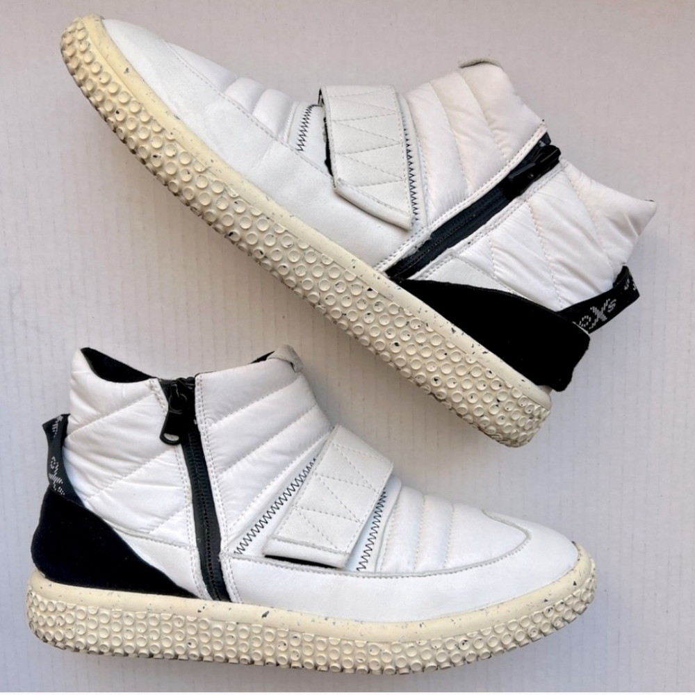 OXS Chelsea White & Black Futuristic Sneakers, Size 8.5